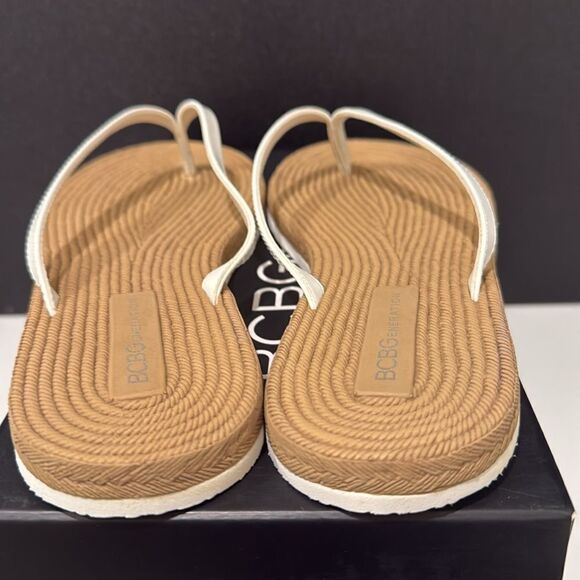 Women’s Flip Flops - Picture 4 of 5